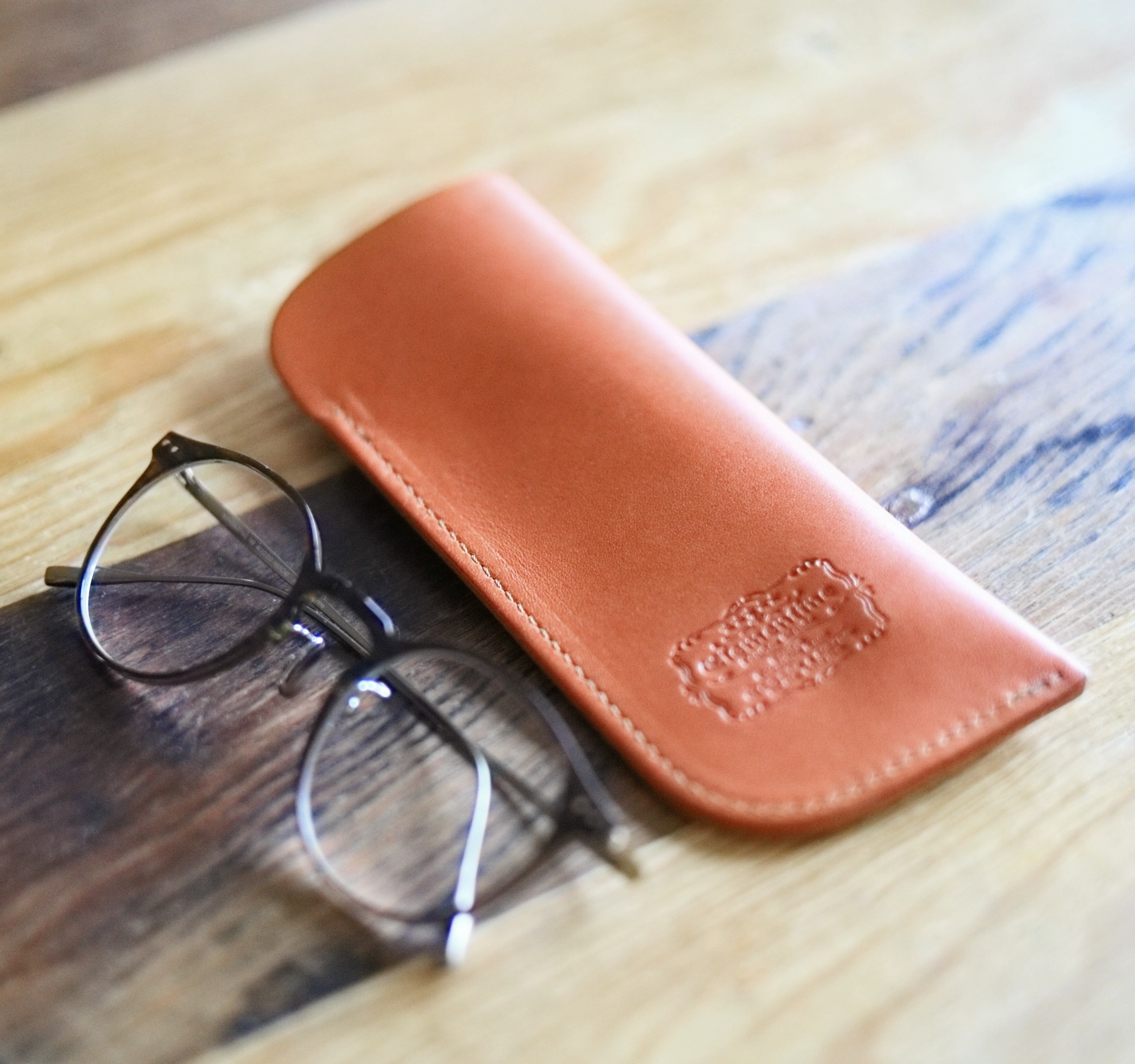 真鍮玉とイタリアンレザーのブックカバーとメガネケースの読書セット　レンガ